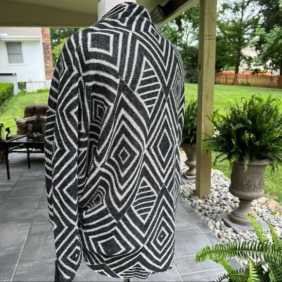 Black & White Cardigan SweaterWrap with Wings Sleeves size Medium - Picture 6 of 15